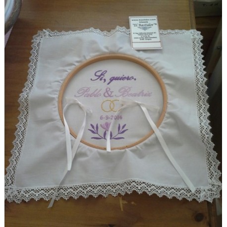 Bastidor de boda para las alianzas bordado.